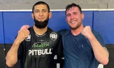 «Большая честь для меня». Друг Чимаева из UFC получил подарок из Казахстана. Видео