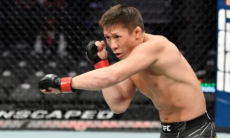 «Дерется пока не очень удачно». Бой казахстанского бойца UFC ждут в России