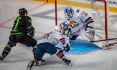 Клуб КХЛ выиграл третий матч подряд с ассистом форварда сборной Казахстана. Видео