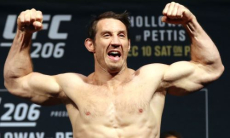 Экс-боец UFC переспал с ВИЧ-положительной ринг-герл