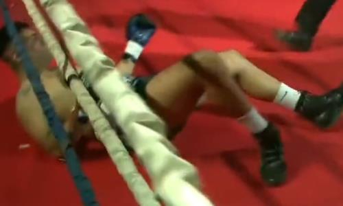 Нокаутом и страшной травмой в первом раунде завершился титульный бой супертяжеловесов. Видео