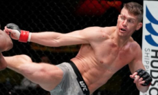 Рейтинговый боец сенсационно выиграл главный бой турнира UFC после побега от Шавката Рахмонова. Видео