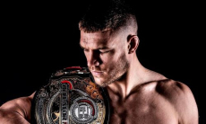 «Он — звезда ММА». Чемпион Bellator вызвался подраться с обидчиком казахстанца