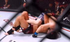 Скандальный средневес досрочно победил тяжеловеса на турнире MMA. Видео