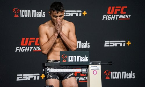 Казахский файтер провалил взвешивание перед вторым боем в UFC. Видео