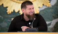 Рамзан Кадыров продемонстрировал свою силу в прямом эфире. Видео