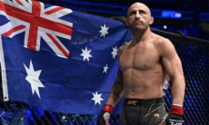 Чемпион UFC совершил дикий поступок на глазах уроженца Казахстана