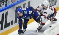 «Их там не кормят что-ли?». В России отреагировали на поражение «Барыса» в матче КХЛ