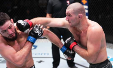 Неожиданно завершился главный бой первого турнира UFC в 2023 году. Видео
