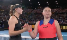 Соперницу Елены Рыбакиной раскритиковали за неуважительный жест после матча. Видео