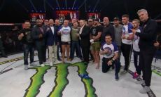 Легенды ММА вышли в октагон к Федору Емельяненко после его последнего боя в карьере. Видео