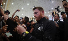 Сбежавший от Алимханулы бывший чемпион мира подверг критике «Канело»