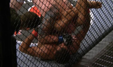 Неожиданный и крутой прием решил исход чемпионского боя на UFC 284. Видео