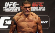 Казахстанец выступит в со-главном бое турнира с легендой ММА