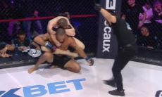 Казахстанский экс-чемпион Fight Nights «задушил» бразильца в соглавном бою турнира MMA. Видео