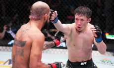 «Мы с ним прям дрались». Казахстанский боец UFC устроил рубку с экс-претендентом на титул