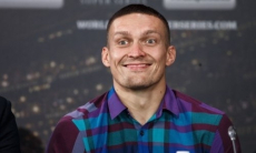 Усик удивил легенду «Манчестер Юнайтед» своим коронным трюком. Видео