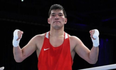 Титулованный казахстанский боксер зарубился с чемпионом из Англии. Видео