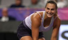 Принципиальная соперница Рыбакиной в откровенном наряде предстала на фотосессии. Видео