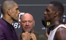 Состоялась битва взглядов главного боя турнира UFC с участием казахского файтера. Видео