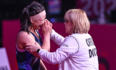 Казахстанская призерка ЧА-2023 по борьбе не сдержала слез из-за ситуации с соперницей. Видео 