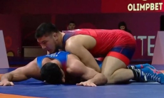 Казахстанский борец победой над финалистом чемпионата принес стране седьмое «золото» ЧА-2023