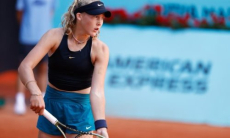 Обидчица Рыбакиной сенсационно проиграла 15-летней теннисистке на турнире в Мадриде. Видео