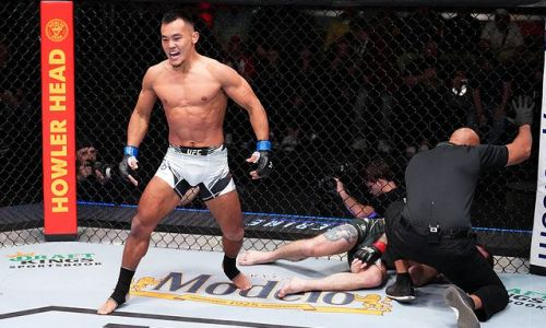 Казахскому бойцу предсказали четвертую победу в UFC