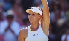 «Ангел вне корта и тигрица на корте». Елена Рыбакина показала эффектные фото с прогулки в Мадриде