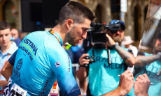 Гонщик «Астаны» стал 62-м на первом этапе «Джиро д’Италия»