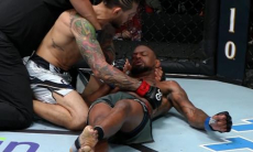 Бойца UFC отправили в жуткий нокаут. Видео