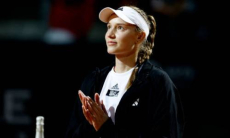 Елену Рыбакину торжественно встретили в Париже перед «Ролан Гаррос». Видео