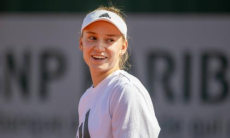 «Может выбить её с корта». Джон Макинрой дал прогноз на матч Рыбакина — Швентек на «Ролан Гаррос»