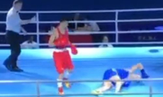 «Продолжай поднимать честь казахов». Китайский финалист ЧМ-2023 по боксу восхитил казахстанцев мощным нокаутом. Видео