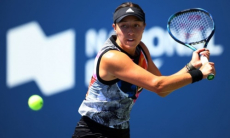 Конкурентка Елены Рыбакиной за топ-3 мирового рейтинга с разгрома стартовала на «Ролан Гаррос». Видео