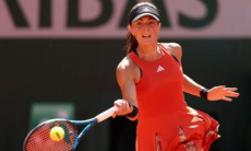 20-летняя теннисистка сотворила сенсацию перед стартом Рыбакиной на «Ролан Гаррос». Видео