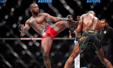 Чемпион UFC в весе Шавката Рахмонова дебютирует в большом футболе. Видео