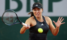 Сенсационным разгромом закончился матч конкурентки Рыбакиной на «Ролан Гаррос». Видео