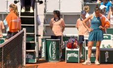 Скандал с дисквалификацией и слезами произошел в матче несостоявшейся соперницы Рыбакиной на «Ролан Гаррос»