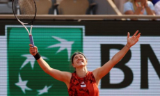 Сенсационно лишившая вторую ракетку мира финала «Ролан Гаррос» теннисистка не сдержала эмоций. Видео