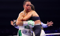 Полностью оголившаяся чемпионка мира потерпела фиаско и потеряла титул IBF. Видео