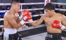 Бывший чемпион мира едва не нокаутировал соперника. Видео