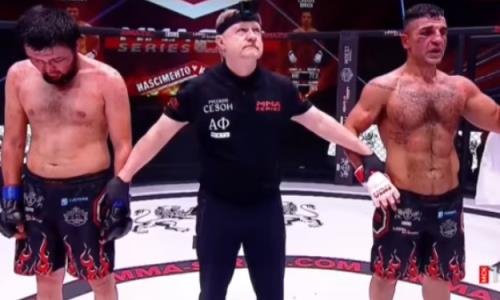 Казахстанец зарубился с россиянином на международном турнире MMA