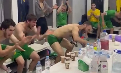 Появилось видео бурного празднования российского клуба казахстанца после спасения от вылета
