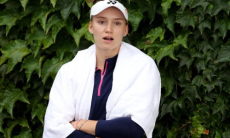 «Не записывай это». Смущающий Елену Рыбакину момент попал на камеру. Видео