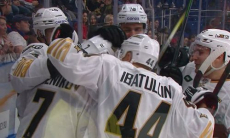 Защитник сборной Казахстана забросил за клуб КХЛ в первом матче нового сезона. Видео