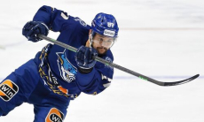 Хоккеист «Барыса» выразил несогласие после первого периода матча с «Адмиралом»