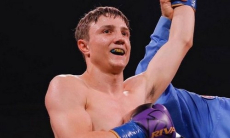Казахстанский боксер провел спарринг с экс-чемпионом мира в двух весовых категориях. Видео