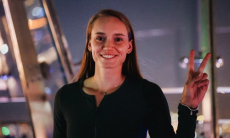 Елена Рыбакина сделала эффектное фото со своей соперницей по первому матчу на турнире в Пекине