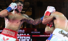 Чемпиону мира IBF «подарили» победу в главном бою вечера бокса в США. Видео